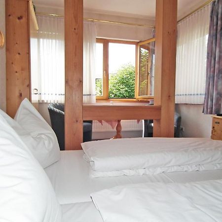 Gasthaus & Hotel Zur Linde Friedrichroda Szoba fotó